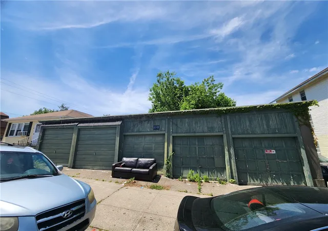 1st image of 82 Larch St, Pawtucket, RI 02860 | MLS# 1415301