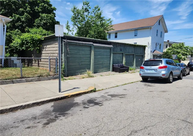 2nd image of 82 Larch St, Pawtucket, RI 02860 | MLS# 1415301