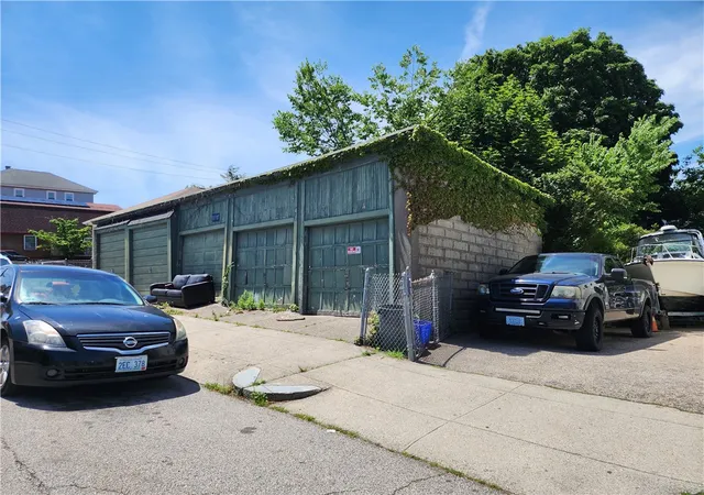 3rd image of 82 Larch St, Pawtucket, RI 02860 | MLS# 1415301