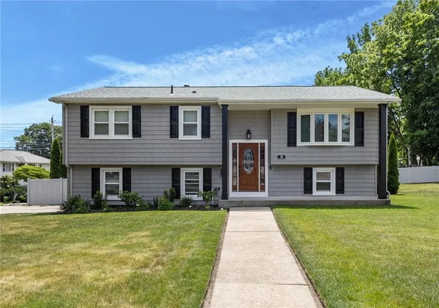 Homes for sale in Cranston, RI | 38 Bateman Ave, Cranston, RI 02920 | MLS# 1415326
