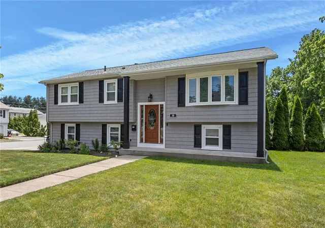 Homes for sale in Cranston, RI | 38 Bateman Ave, Cranston, RI 02920 | MLS# 1415326