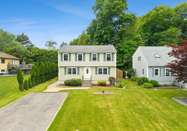 Homes for sale in Bristol, RI | 1 Wapping Dr, Bristol, RI 02809 | MLS# 1415339