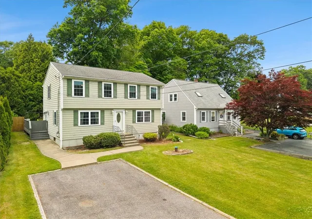 Homes for sale in Bristol, RI | 1 Wapping Dr, Bristol, RI 02809 | MLS# 1415339