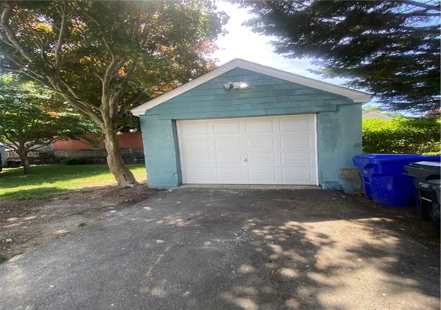 Photo 4 of Sale Pending at 40 Amhert Ave, Pawtucket, RI 02860 | MLS# 1415346 | Listing updated on 2026-10-05