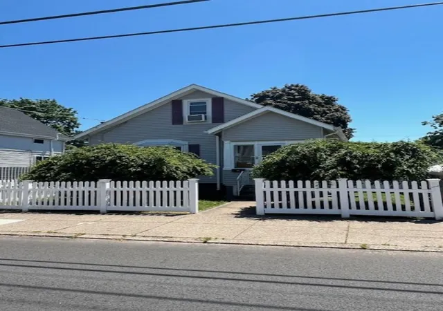 Homes for sale in Pawtucket, RI | 217 Evergreen St, Pawtucket, RI 02861 | MLS# 1415352