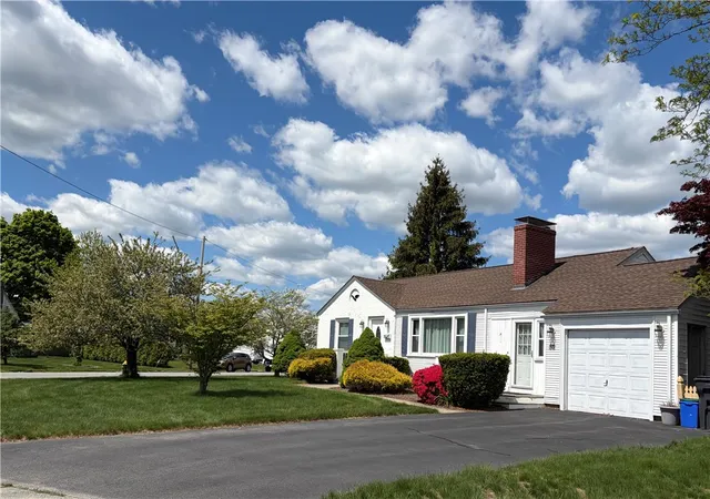 2nd image of 52 Elm Dr, Cranston, RI 02920 | MLS# 1415366