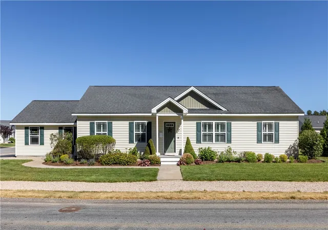 Homes for sale in South Kingstown, RI | 228 Chickadee Ln, South Kingstown, RI 02879 | MLS# 1415342
