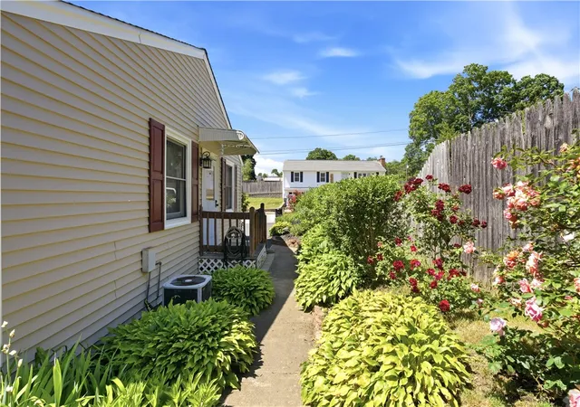Homes for sale in West Warwick, RI | 14 Oak St, West Warwick, RI 02893 | MLS# 1415414