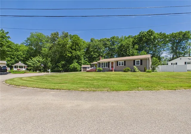 2nd image of 205 Baldwin Rd, Warwick, RI 02886 | MLS# 1415379