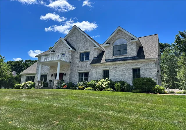 Homes for sale in Lincoln, RI | 13 West Butterfly Wy, Lincoln, RI 02865 | MLS# 1415477