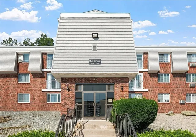 Homes for sale in North Providence, RI | 300 Smithfield Rd #B2-24, North Providence, RI 02904 | MLS# 1415480
