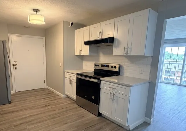 4th image of 300 Smithfield Rd #B2-24, North Providence, RI 02904 | MLS# 1415480