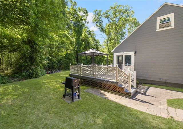 Homes for sale in Tiverton, RI | 400 Crandall Rd, Tiverton, RI 02878 | MLS# 1415231