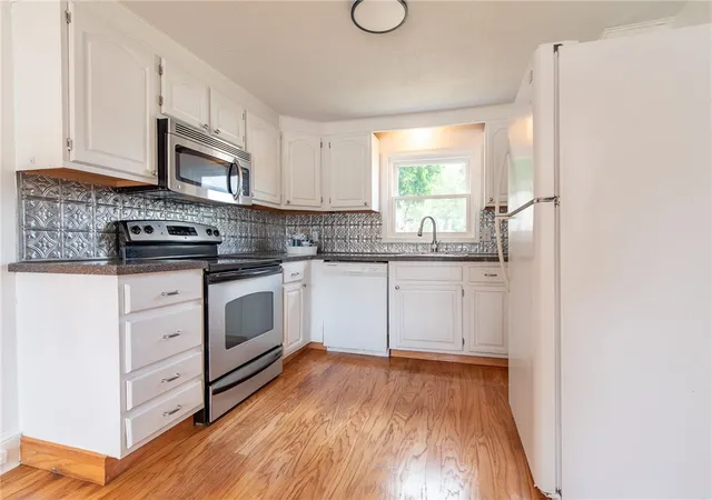 5th image of 15 Gage St, Warwick, RI 02889 | MLS# 1415395