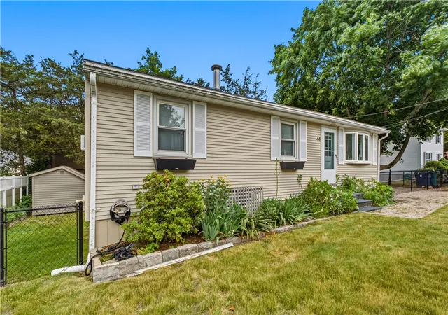 Homes for sale in North Kingstown, RI | 44 Highbank Ave, North Kingstown, RI 02852 | MLS# 1415543