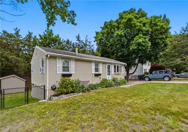 Homes for sale in North Kingstown, RI | 44 Highbank Ave, North Kingstown, RI 02852 | MLS# 1415543