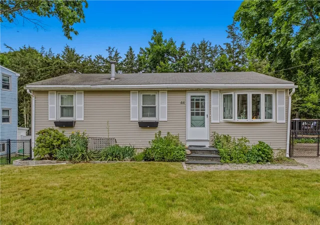 Homes for sale in North Kingstown, RI | 44 Highbank Ave, North Kingstown, RI 02852 | MLS# 1415543