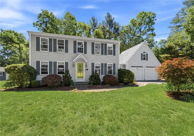 2nd image of 34 Crestwood Ln, Charlestown, RI 02813 | MLS# 1415542