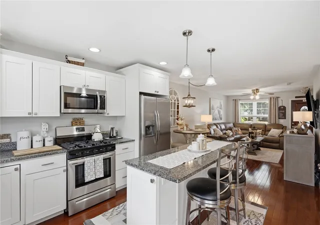 Homes for sale in North Providence, RI | 100 Woodlawn Ave #3, North Providence, RI 02904 | MLS# 1415531