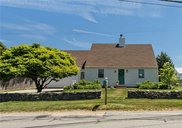 Homes for sale in Middletown, RI | 14 Wolcott Ave, Middletown, RI 02842 | MLS# 1415537