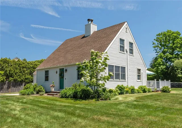 Homes for sale in Middletown, RI | 14 Wolcott Ave, Middletown, RI 02842 | MLS# 1415537