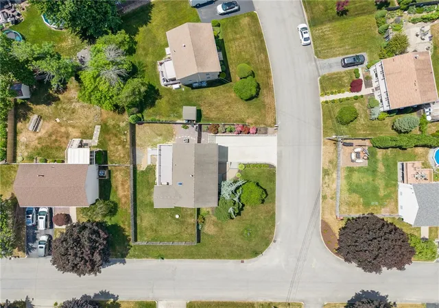 Photo 3 of Sale Pending at 2 Dogwood Dr, Cranston, RI 02921 | MLS# 1415590 | Listing updated on 2026-08-03