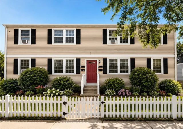 Homes for sale in Newport, RI | 45 Hammond St #3, Newport, RI 02840 | MLS# 1415597