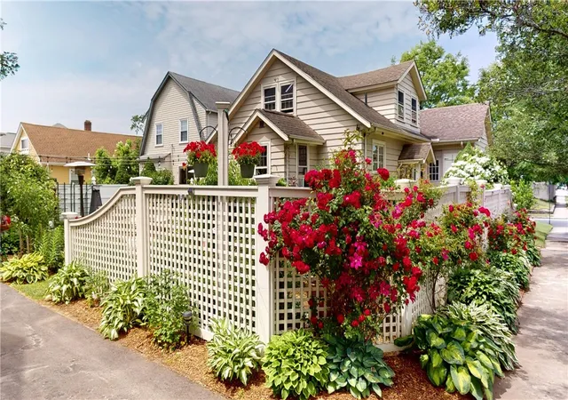 Homes for sale in Cranston, RI | 130 Grace St, Cranston, RI 02910 | MLS# 1415438
