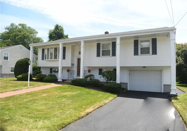 Homes for sale in North Providence, RI | 20 Bicentennial Wy, North Providence, RI 02911 | MLS# 1415382