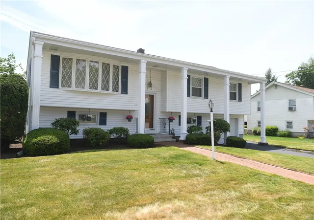 Homes for sale in North Providence, RI | 20 Bicentennial Wy, North Providence, RI 02911 | MLS# 1415382