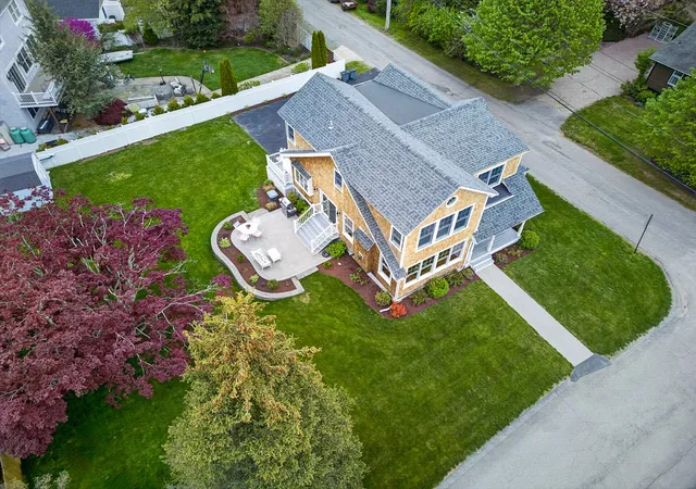 2nd image of 42 Windsor St, Jamestown, RI 02835 | MLS# 1415559