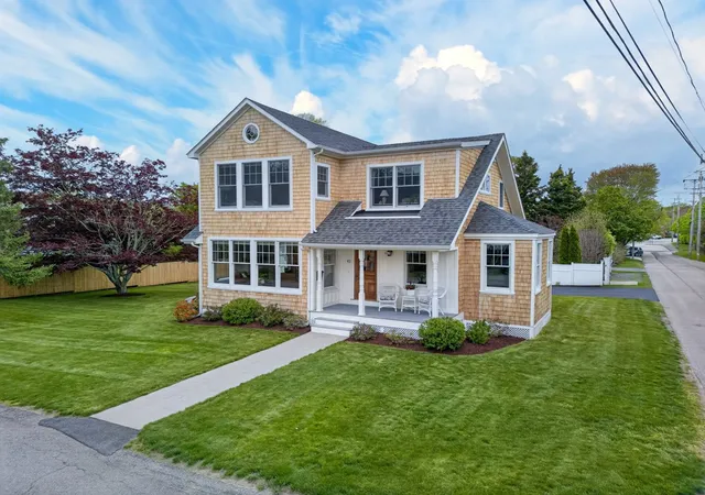 3rd image of 42 Windsor St, Jamestown, RI 02835 | MLS# 1415559