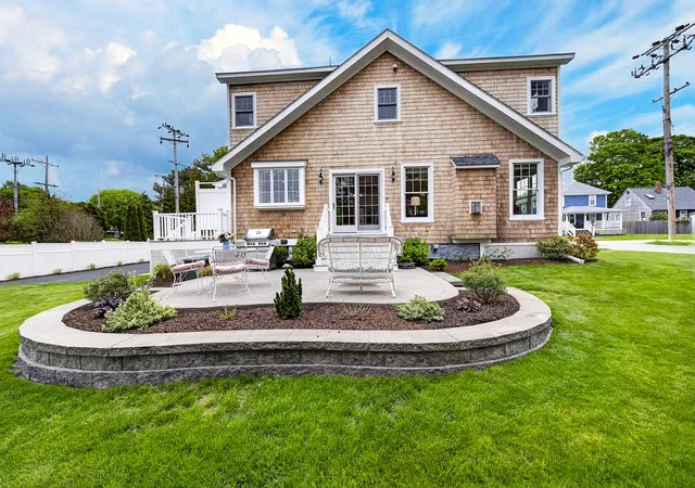4th image of 42 Windsor St, Jamestown, RI 02835 | MLS# 1415559