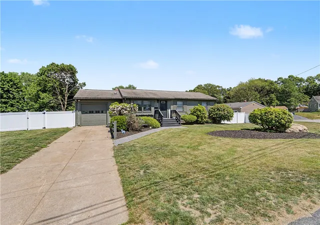 2nd image of 162 Larchmont Rd, Warwick, RI 02886 | MLS# 1415620