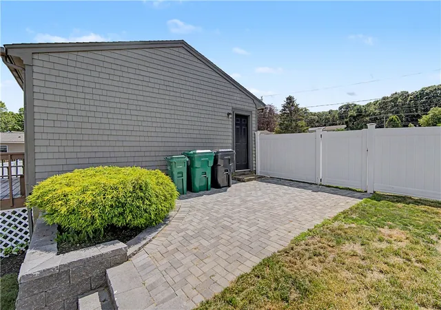 36th image of 162 Larchmont Rd, Warwick, RI 02886 | MLS# 1415620