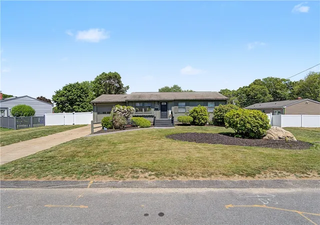 3rd image of 162 Larchmont Rd, Warwick, RI 02886 | MLS# 1415620