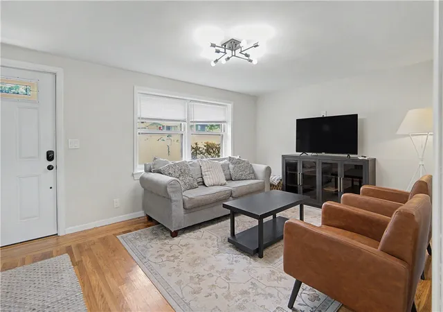 5th image of 162 Larchmont Rd, Warwick, RI 02886 | MLS# 1415620