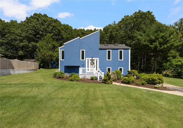 Homes for sale in Coventry, RI | 8 Birchwood Ln, Coventry, RI 02816 | MLS# 1415262