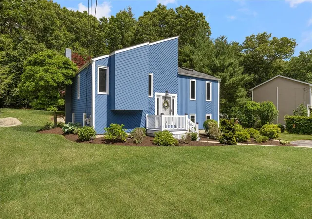 Homes for sale in Coventry, RI | 8 Birchwood Ln, Coventry, RI 02816 | MLS# 1415262