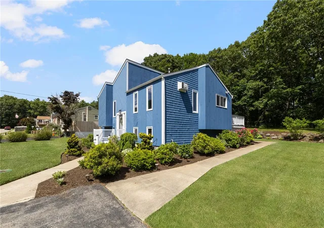 Homes for sale in Coventry, RI | 8 Birchwood Ln, Coventry, RI 02816 | MLS# 1415262