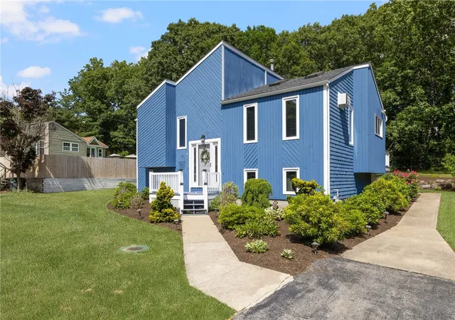 Homes for sale in Coventry, RI | 8 Birchwood Ln, Coventry, RI 02816 | MLS# 1415262