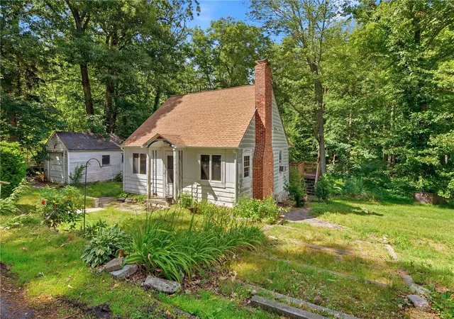 Homes for sale in Glocester, RI | 48 Waterman Lake Dr, Glocester, RI 02814 | MLS# 1415617
