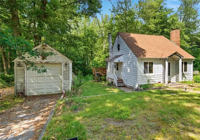 Homes for sale in Glocester, RI | 48 Waterman Lake Dr, Glocester, RI 02814 | MLS# 1415617