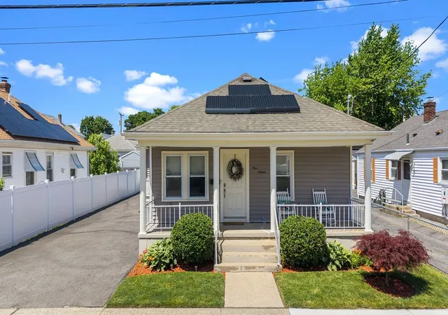 Homes for sale in Pawtucket, RI | 116 Saratoga Ave, Pawtucket, RI 02861 | MLS# 1415442