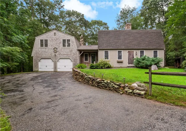 Homes for sale in South Kingstown, RI | 172 Estelle Dr, South Kingstown, RI 02892 | MLS# 1414859