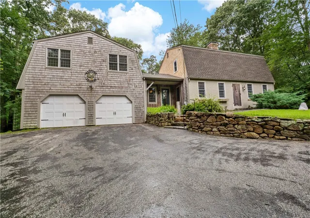 Homes for sale in South Kingstown, RI | 172 Estelle Dr, South Kingstown, RI 02892 | MLS# 1414859