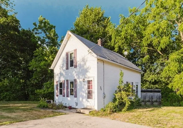 2nd image of 15 Hope Ct, West Warwick, RI 02893 | MLS# 1415677