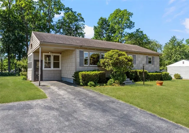 Homes for sale in Warren, RI | 37 Ridgeway Dr, Warren, RI 02885 | MLS# 1415694