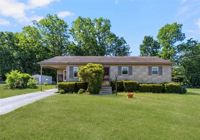 Homes for sale in Warren, RI | 37 Ridgeway Dr, Warren, RI 02885 | MLS# 1415694