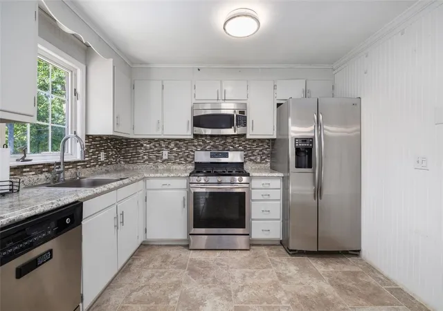 Homes for sale in Warren, RI | 37 Ridgeway Dr, Warren, RI 02885 | MLS# 1415694